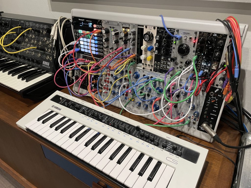 synthétiseur modulaire dans un cours de synthé à Paris 15